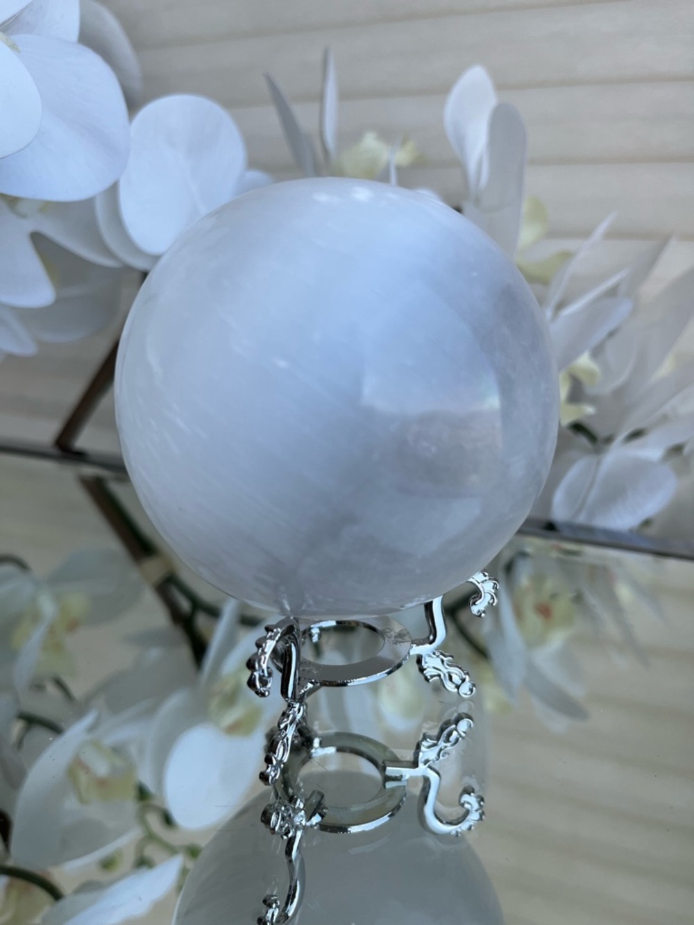 Selenite Sphere + Stand - Picture 5 of 7